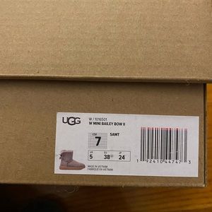 NEW IN BOX UGG MINI BAILEY II- size 7
